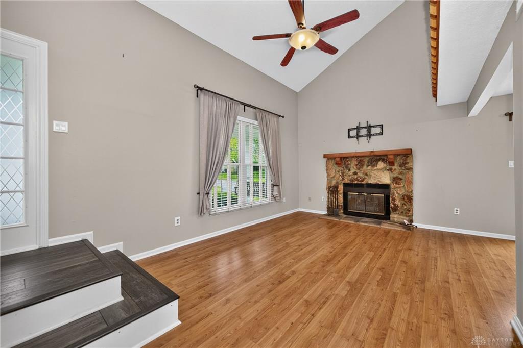2070 Foxknoll Property Photo 8
