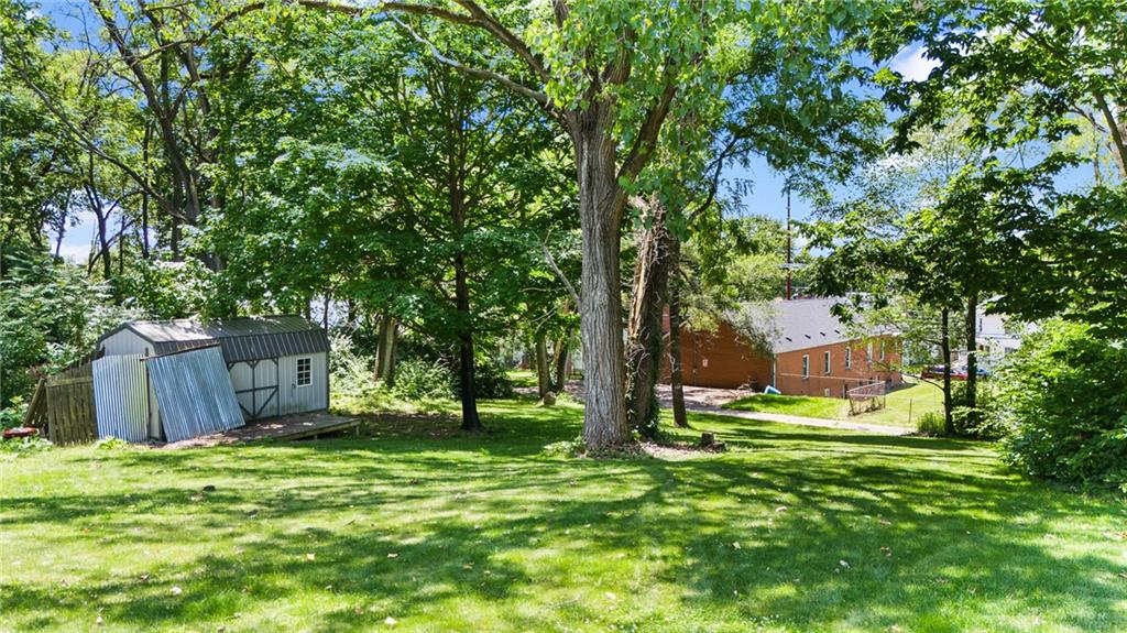 324 E Main Property Photo 5