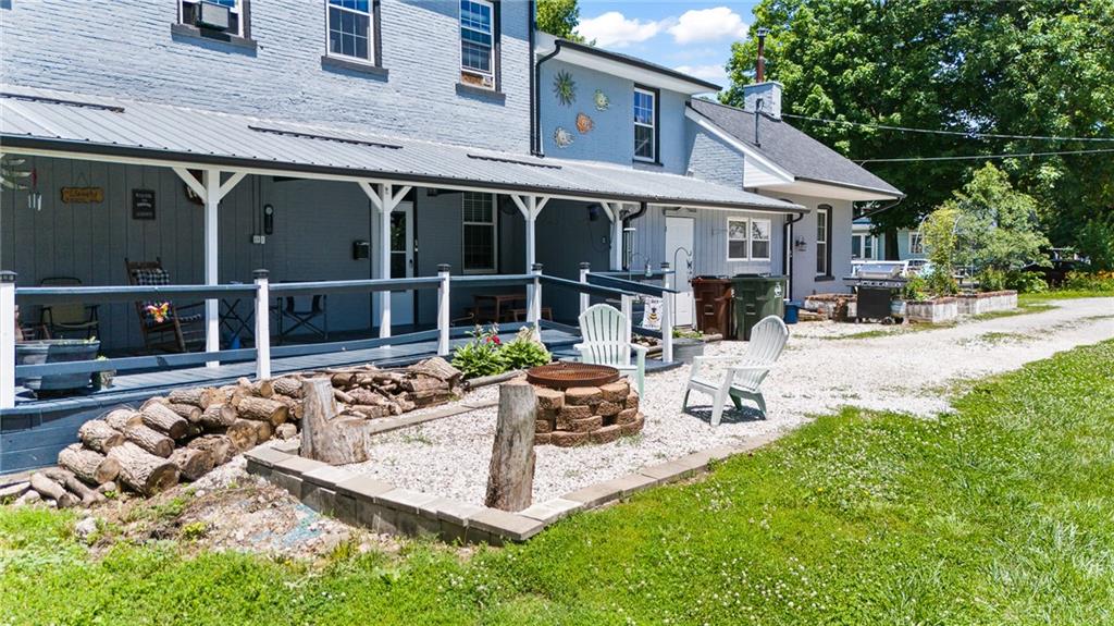 324 E Main Property Photo 8