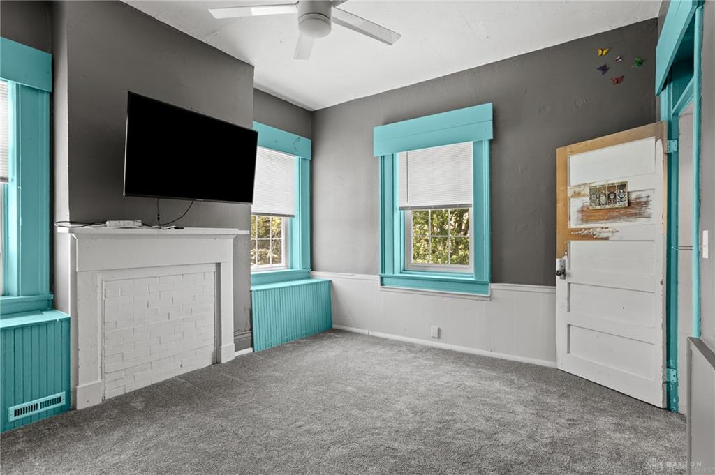 324 E Main Property Photo 35