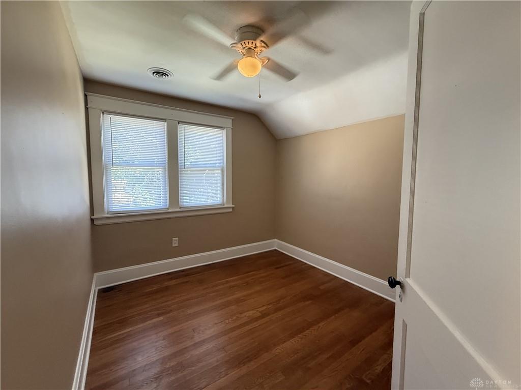 215 Aberdeen Property Photo 23