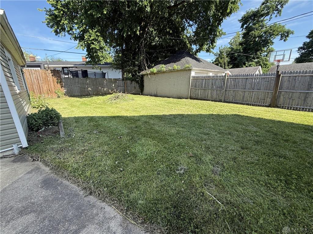 215 Aberdeen Property Photo 26