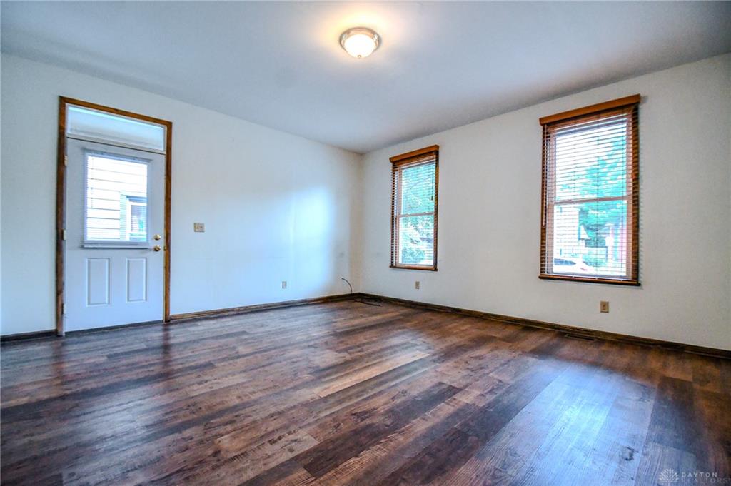 153 High Property Photo 7