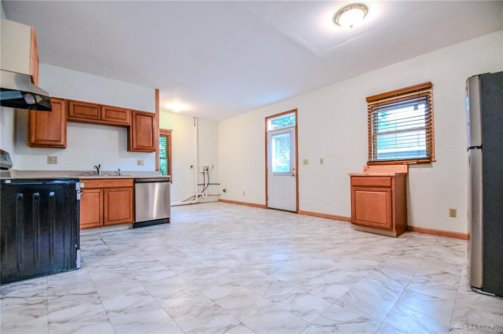 153 High Property Photo 9