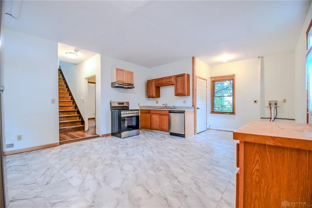 153 High Property Photo 10