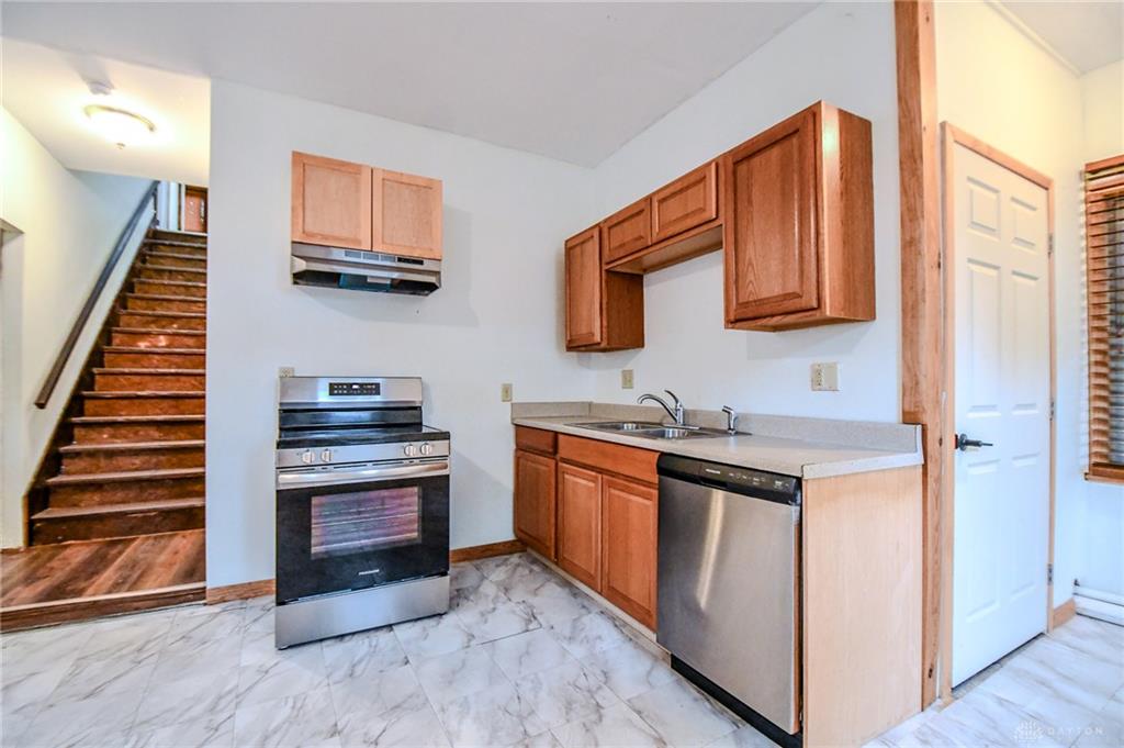 153 High Property Photo 11