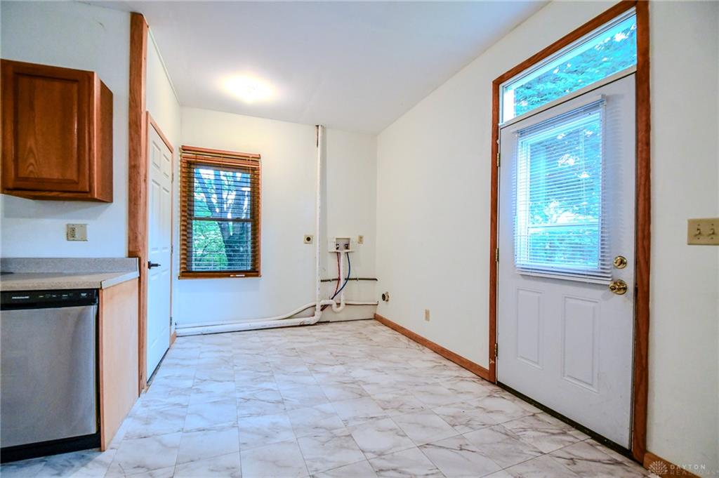 153 High Property Photo 13