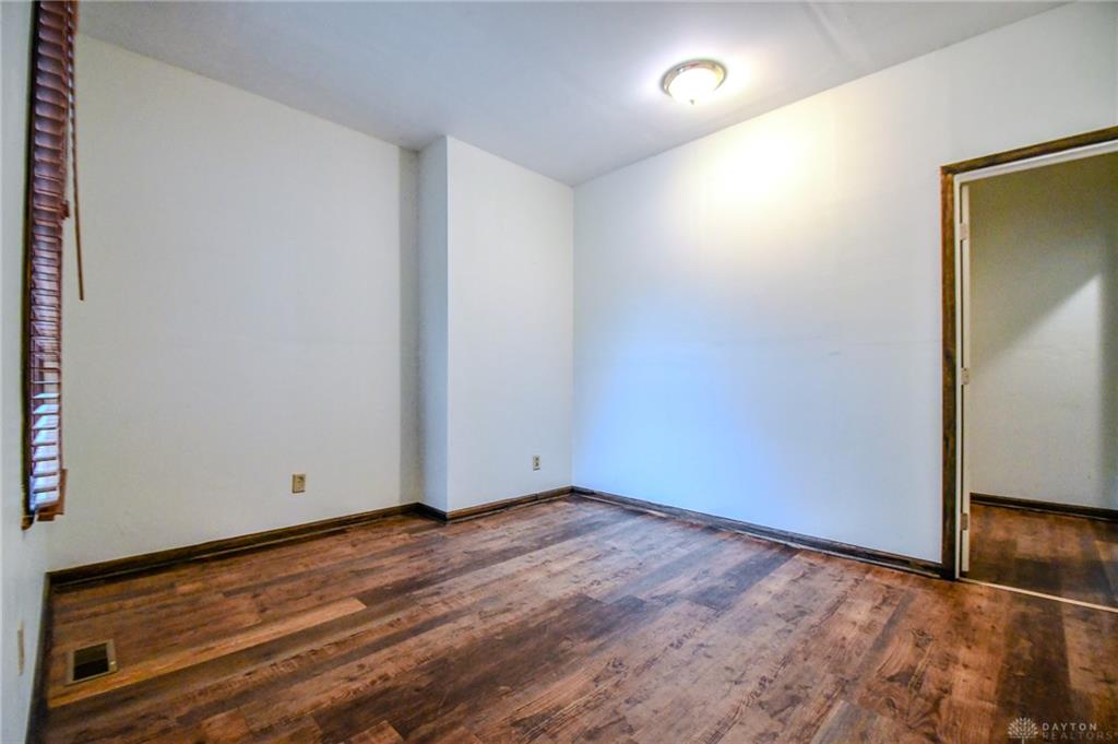 153 High Property Photo 16
