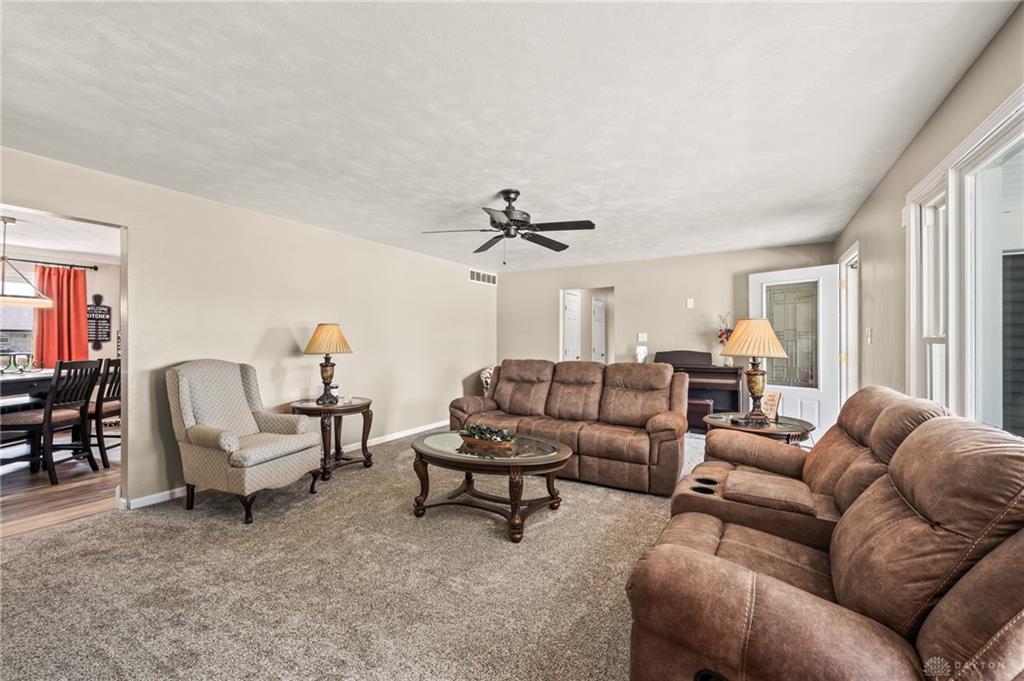 1226 E Troy Urbana Property Photo 4
