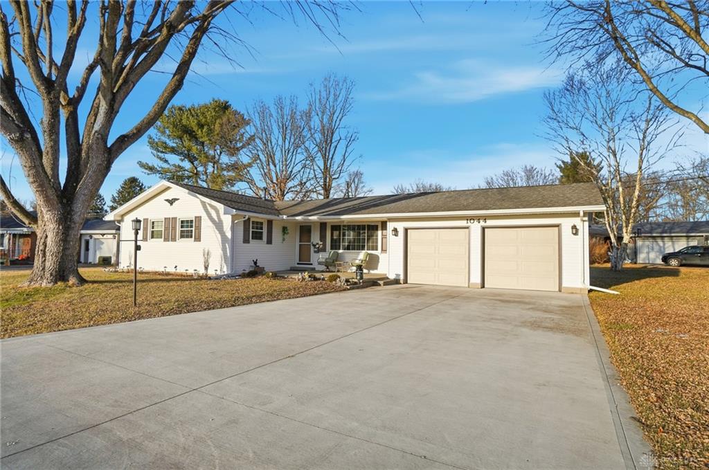 1044 Whitestone Property Photo 1