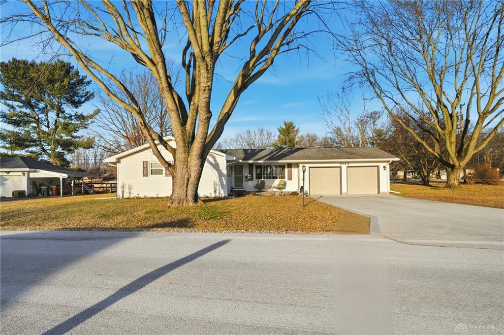 1044 Whitestone Property Photo 3
