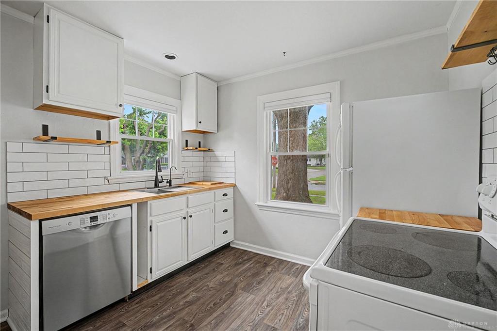 2901 Lansing Property Photo 4