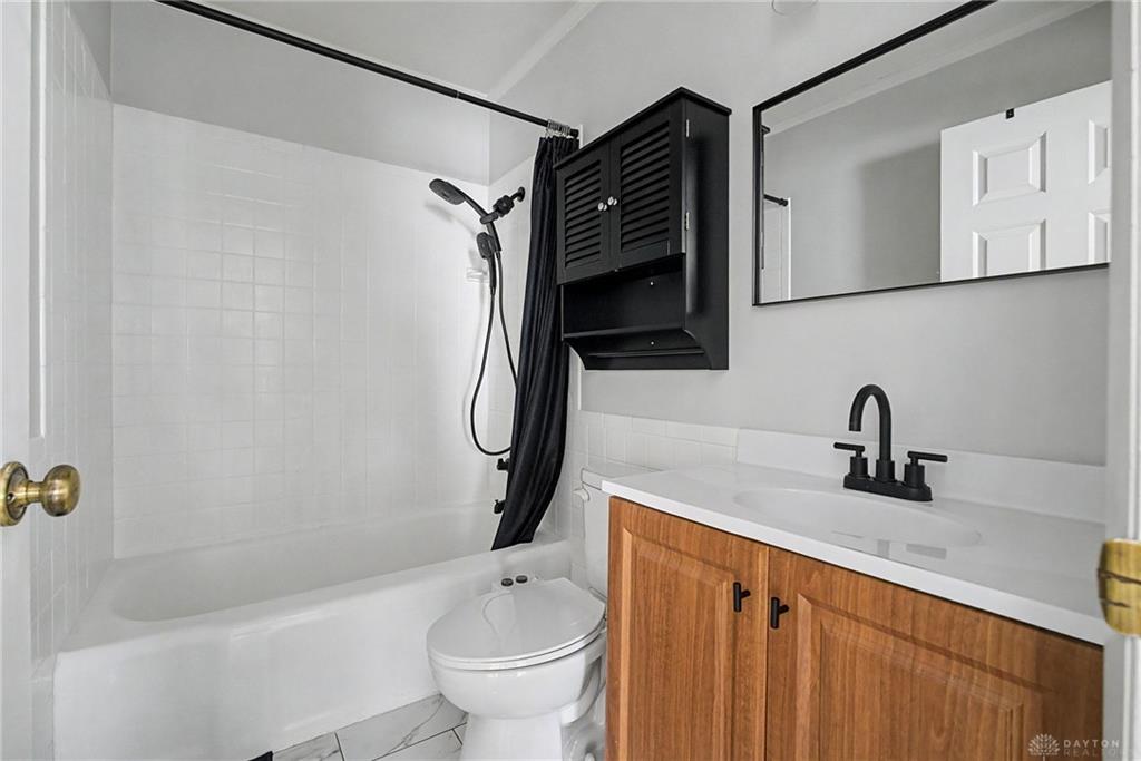 2901 Lansing Property Photo 7