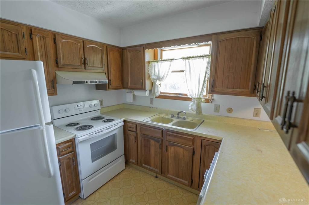 8833 E State Route 41 Property Photo 18