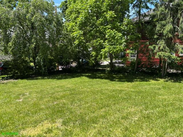 330 W 4th Property Photo 5