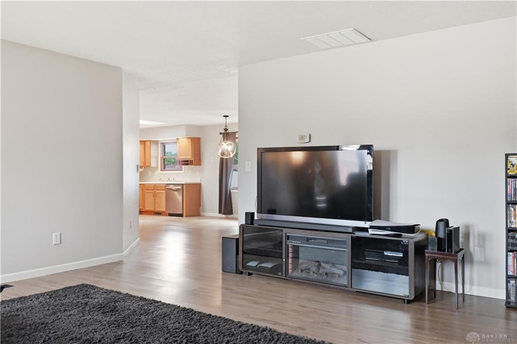 718 Greyhound Property Photo 3