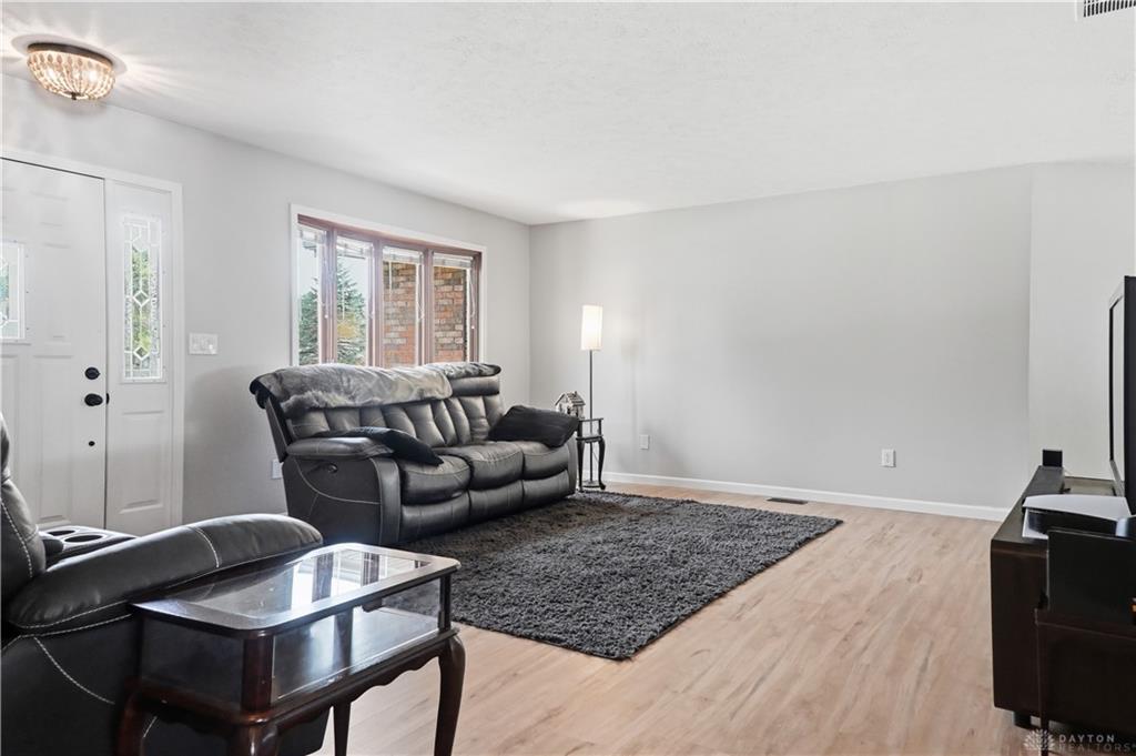 718 Greyhound Property Photo 5