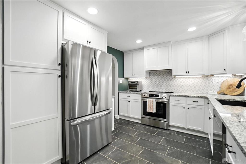108 Napoleon Property Photo 10