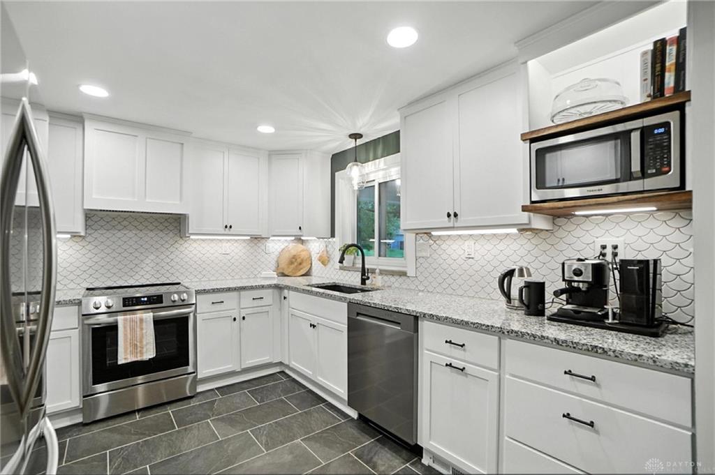 108 Napoleon Property Photo 11