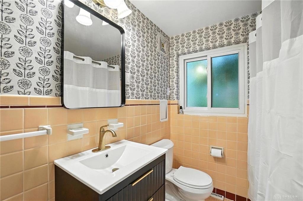 108 Napoleon Property Photo 18