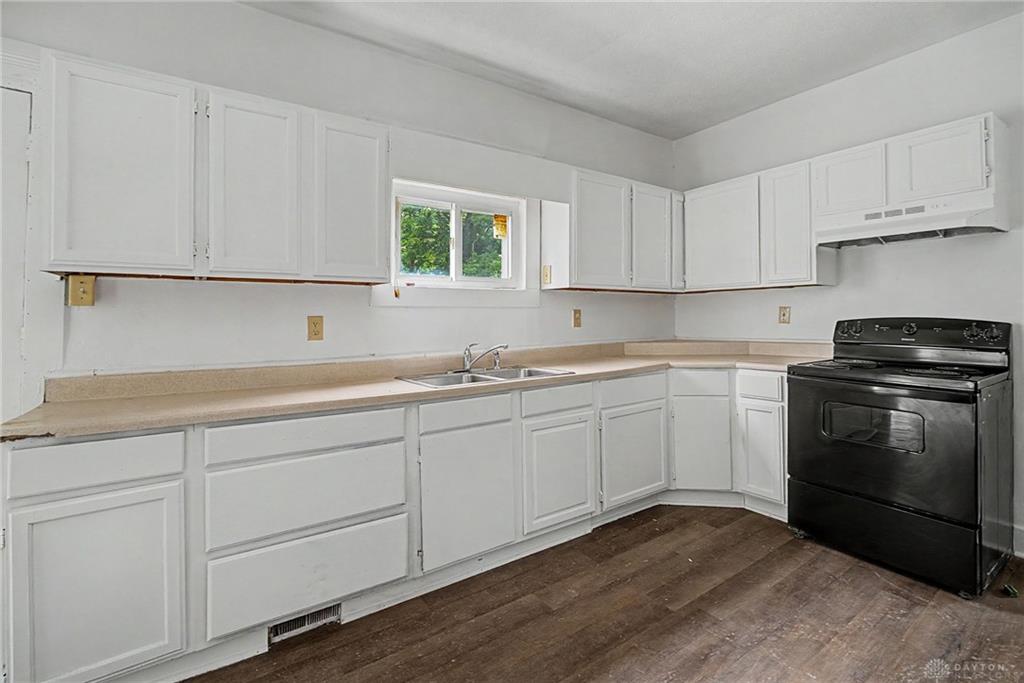 1705 W 5th Property Photo 39