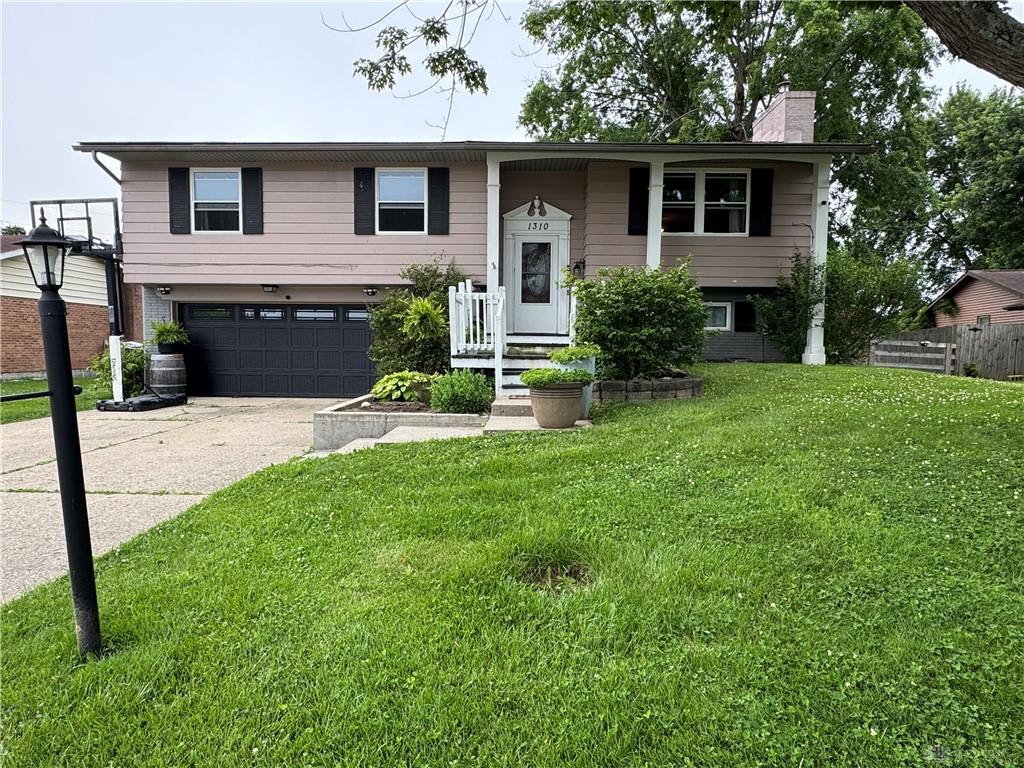 1310 Westmoor