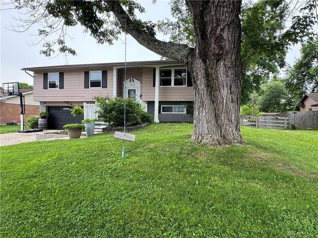 1310 Westmoor Property Photo 2