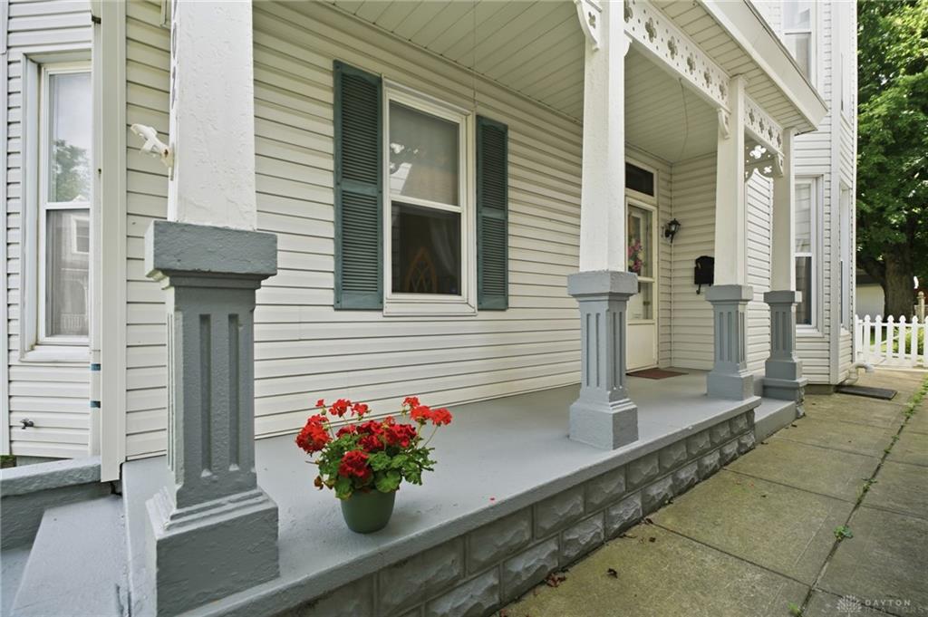 202 W 69th Property Photo 4