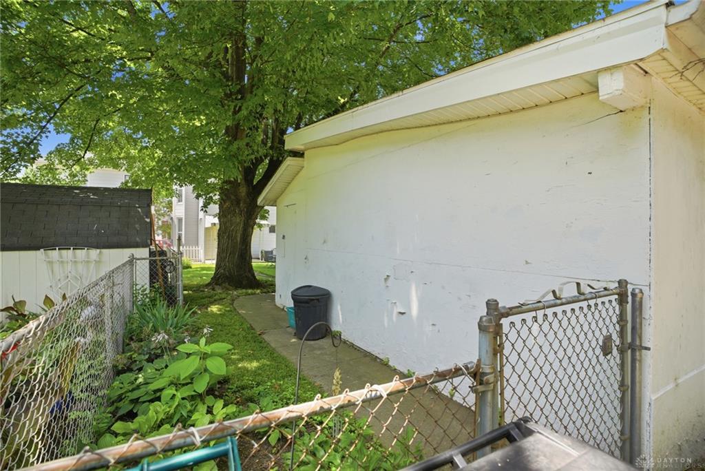202 W 69th Property Photo 43