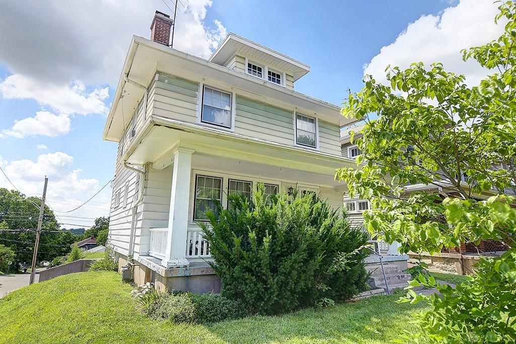 1149 Holly Property Photo 3