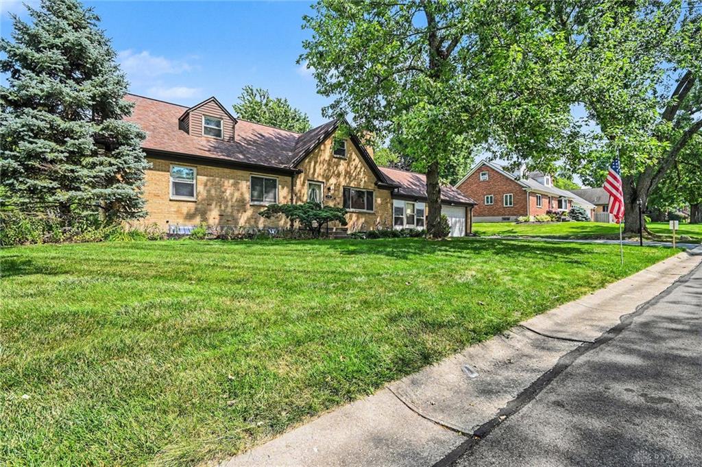 272 Maple Property Photo 3
