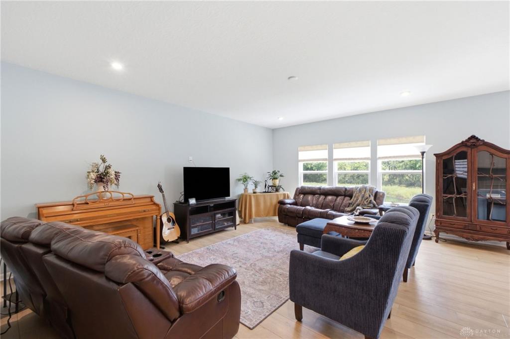 1251 Heathgate Property Photo 5