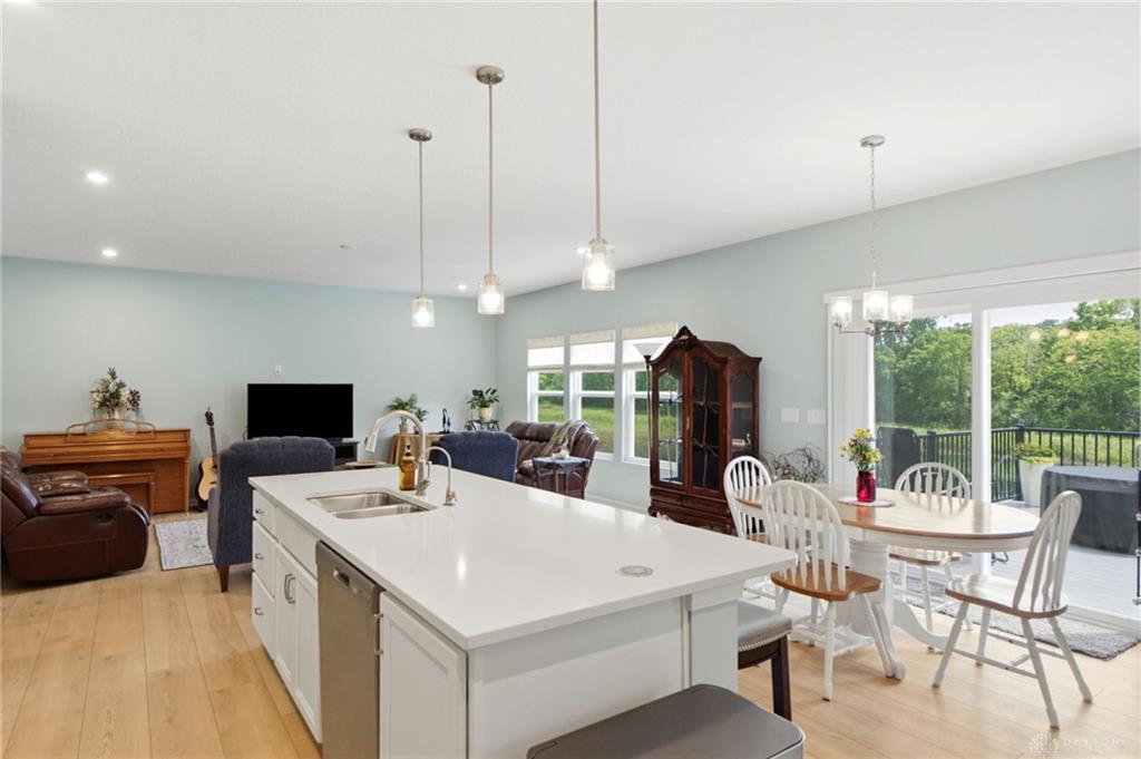 1251 Heathgate Property Photo 10