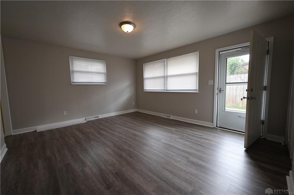 1504 Coventry B Property Photo 6