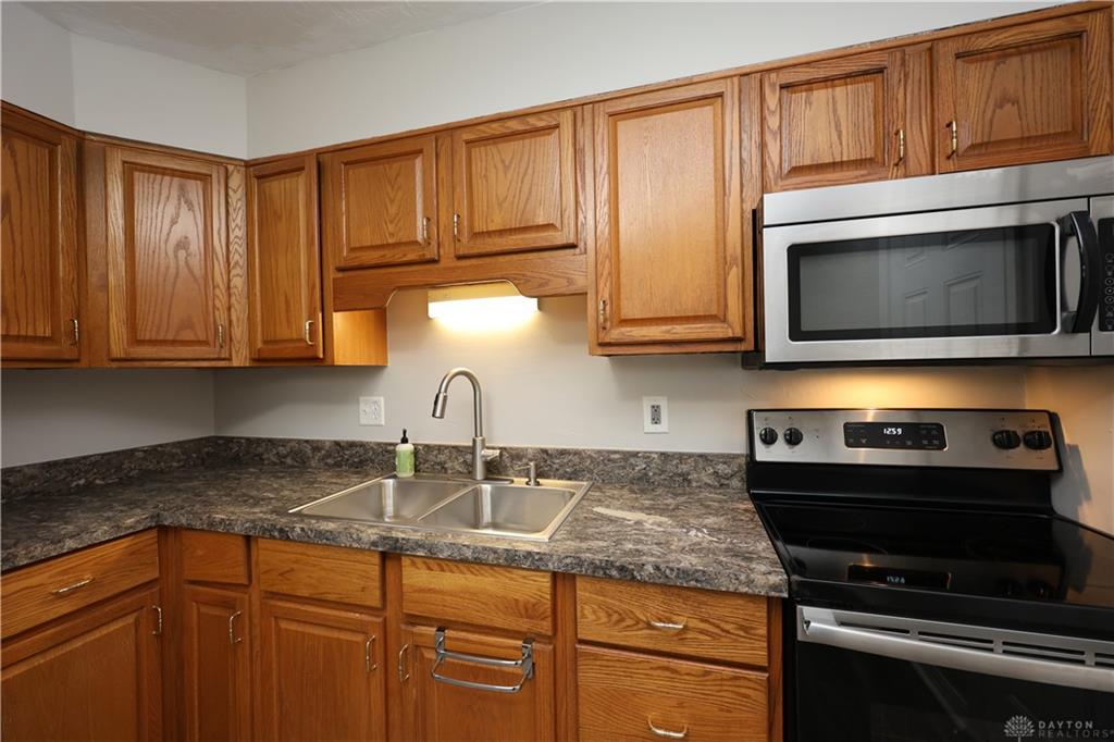 1504 Coventry B Property Photo 13