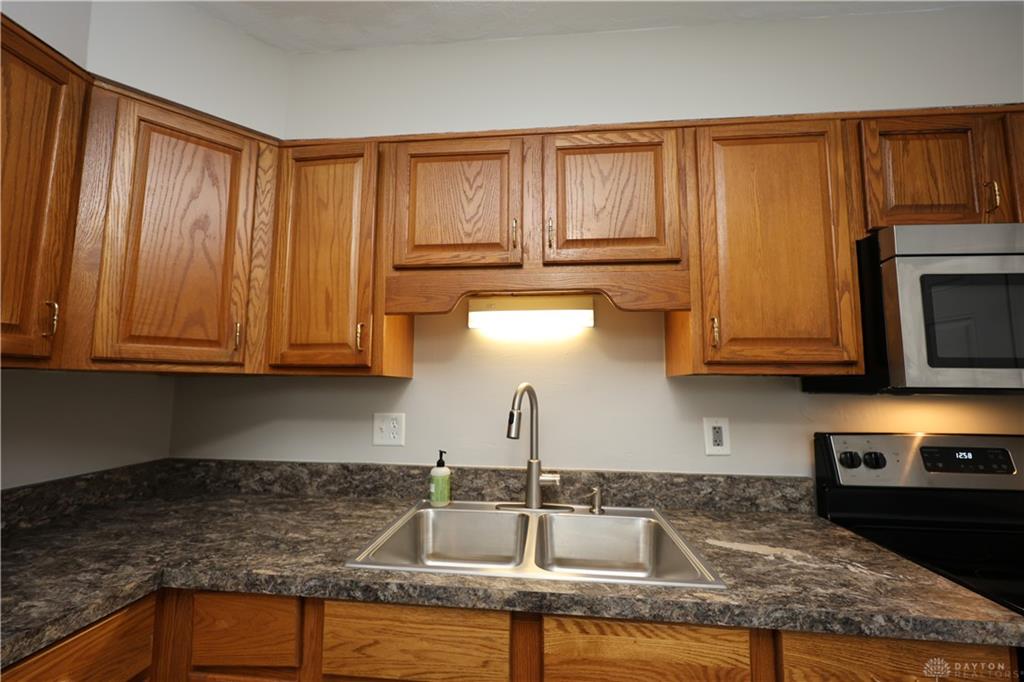 1504 Coventry B Property Photo 14