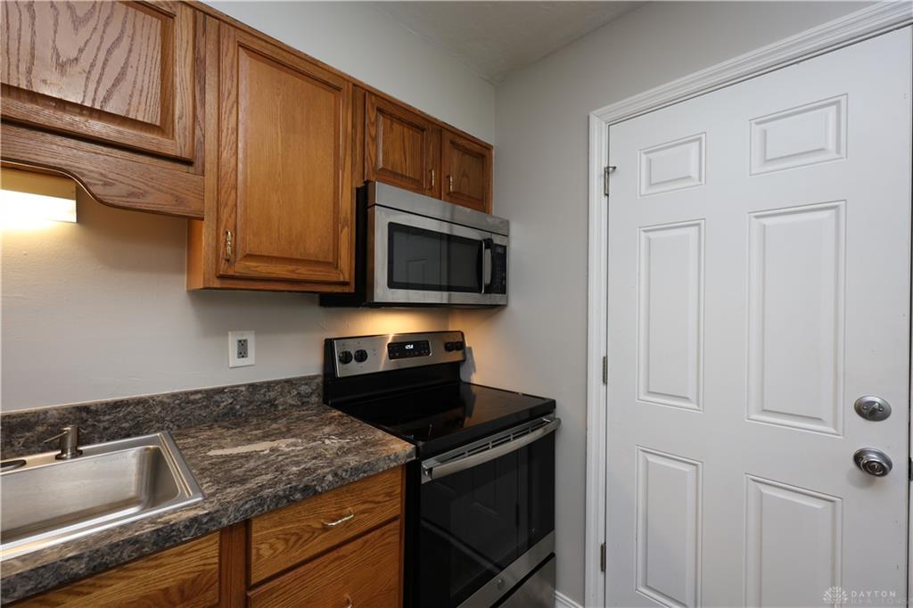 1504 Coventry B Property Photo 15