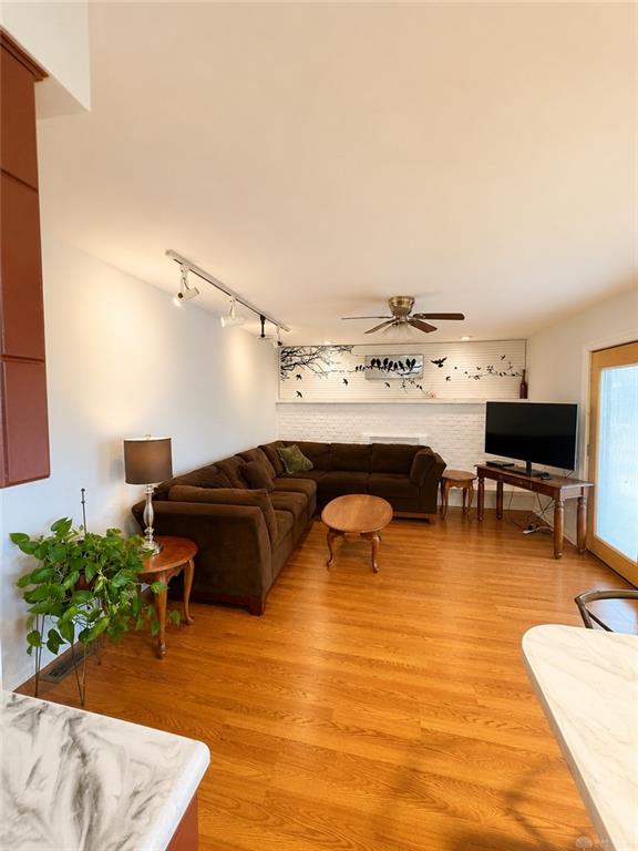 4530 Knollcroft Property Photo 7