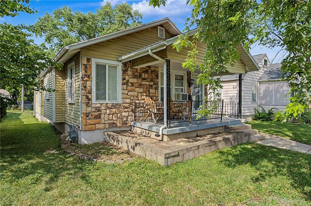 955 Weng Property Photo 3