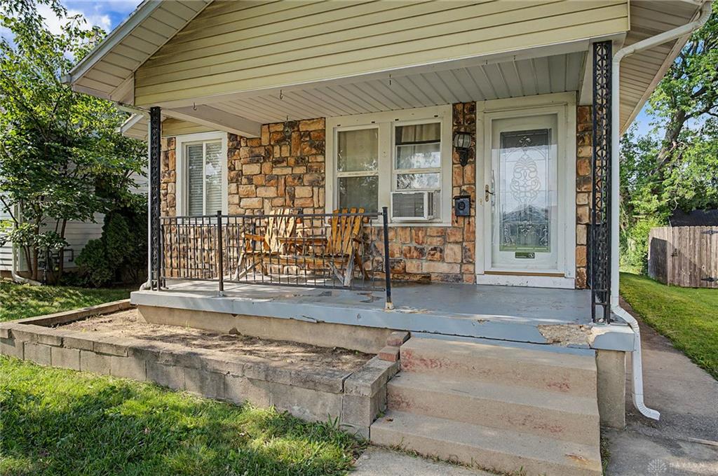 955 Weng Property Photo 4