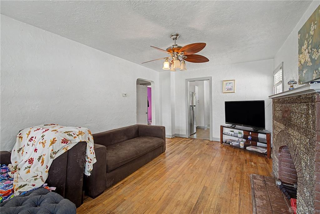 955 Weng Property Photo 6