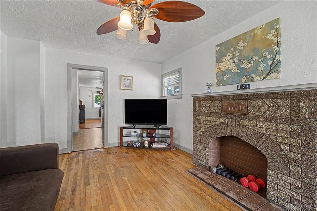 955 Weng Property Photo 7