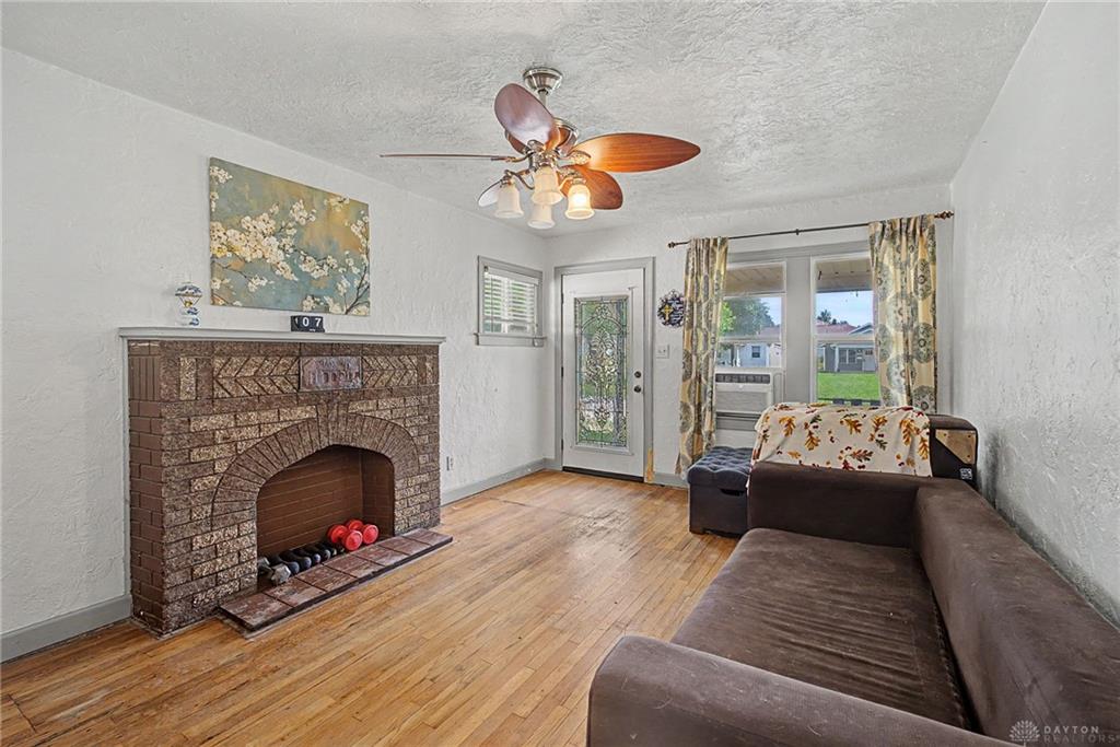 955 Weng Property Photo 8