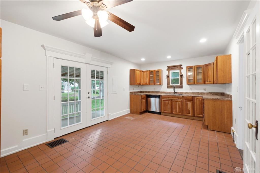 258 E Center Property Photo 10