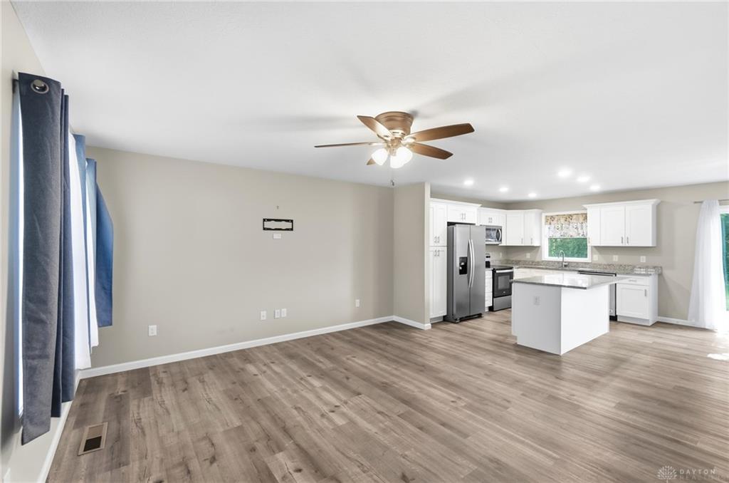 2675 Executive Property Photo 3