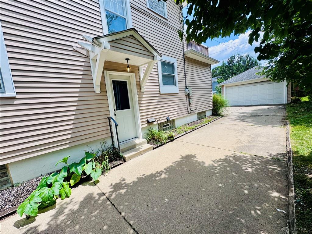 62 E Dixon Property Photo 10