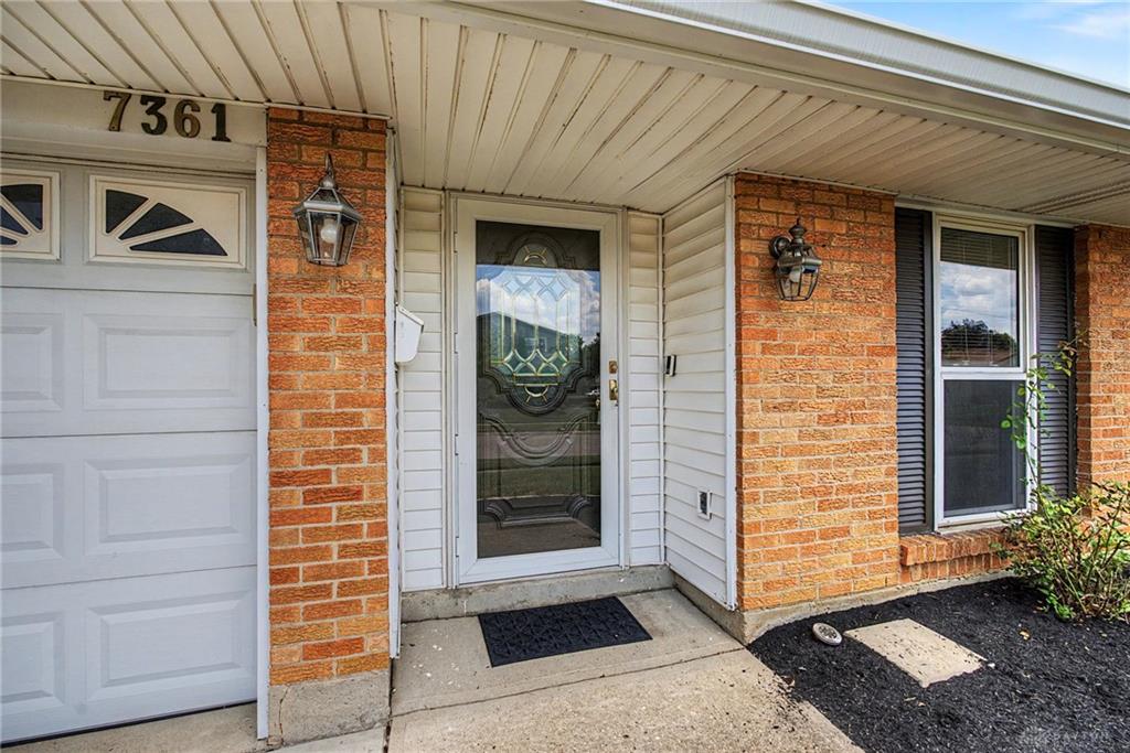 7361 Claircrest Property Photo 4