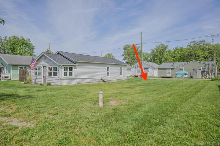8952 Maple Property Photo 3