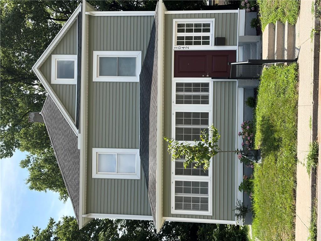 1042 W 2nd