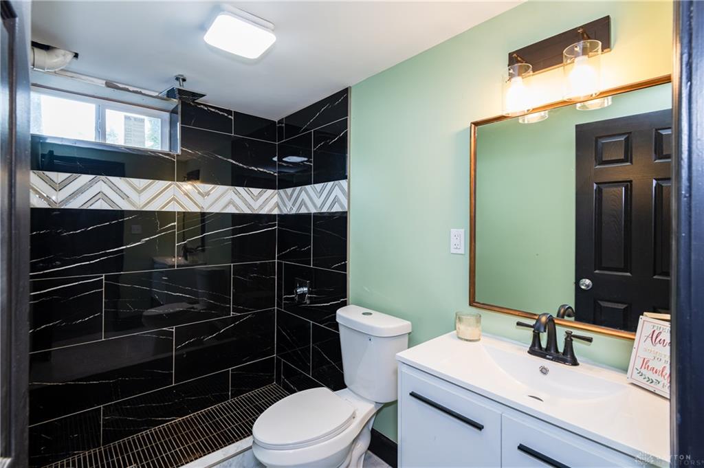 2421 Rugby Property Photo 32